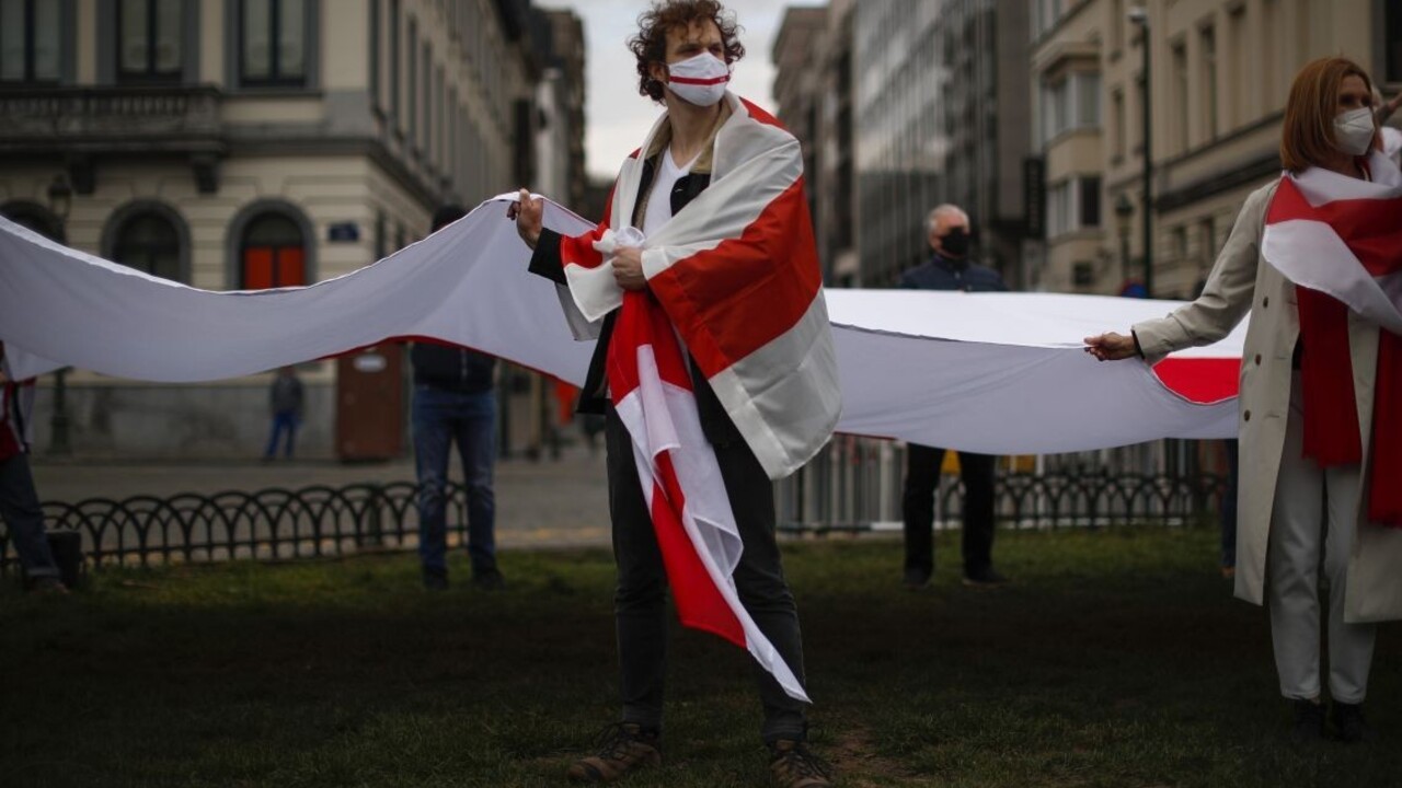 V Bielorusku opäť masovo zatýkali, polícia zadržala aj novinárov