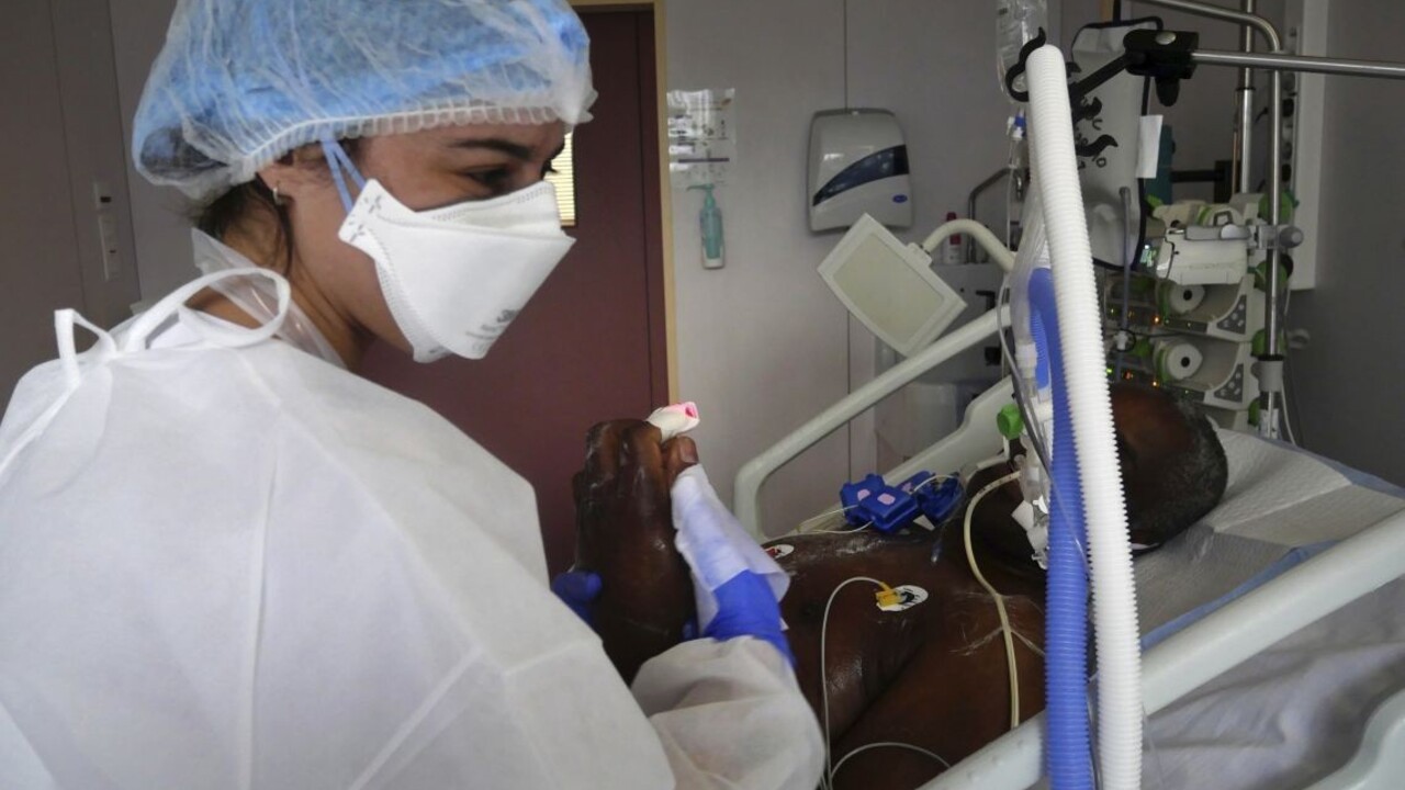 Lekári sú za tvrdý lockdown. Nemocnice v Paríži sú na hrane