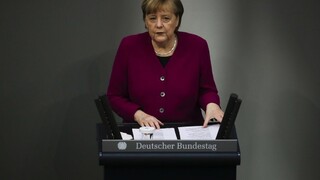Merkelová upustila od uvoľňovania, navrhla lokálne lockdowny
