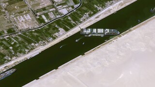 Suezský prieplav je opäť voľný. Loď sa podarilo vyslobodiť