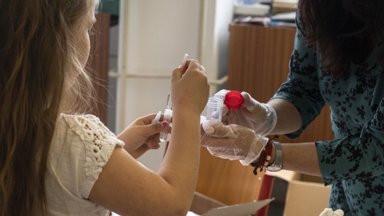 Kloktacie testy úspešne absolvovali, s výsledkami je však problém