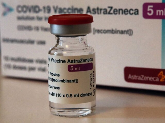 AstraZenecou sa v Kanade budú očkovať len ľudia nad 55 rokov