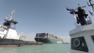 Po blokáde sa doprava v Suezskom prieplave vracia do normálu