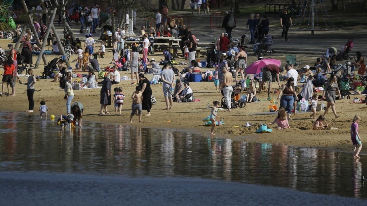 Polovica Britov má protilátky z nákazy alebo očkovania, ukázali testy