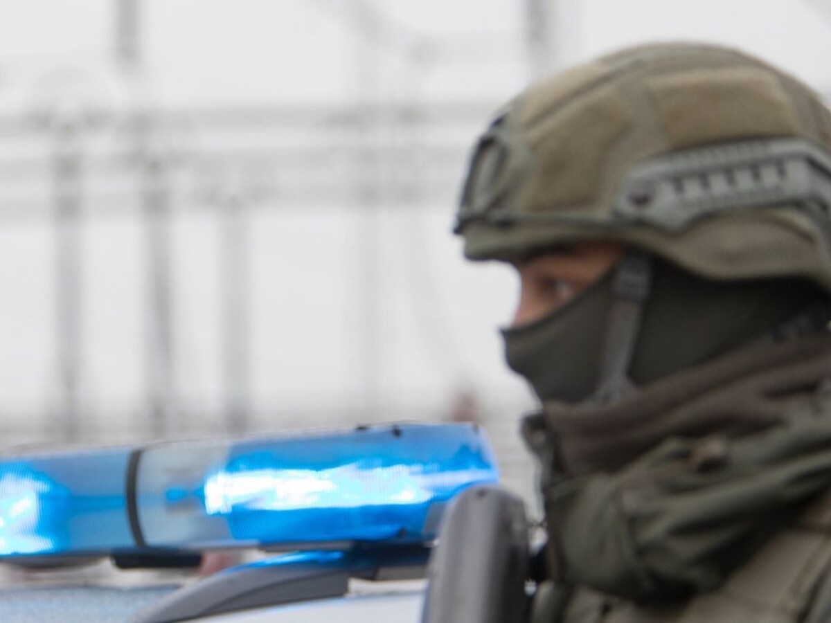 Pravicový extrémista sa ukrýval so šiestimi deťmi v rakúskej pivnici, našla ho polícia