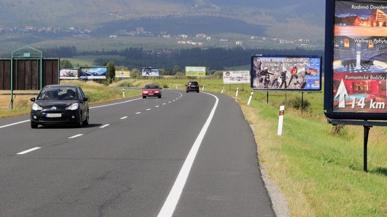Bude billboardov menej? Reklamné stavby sa budú povoľovať na tri roky