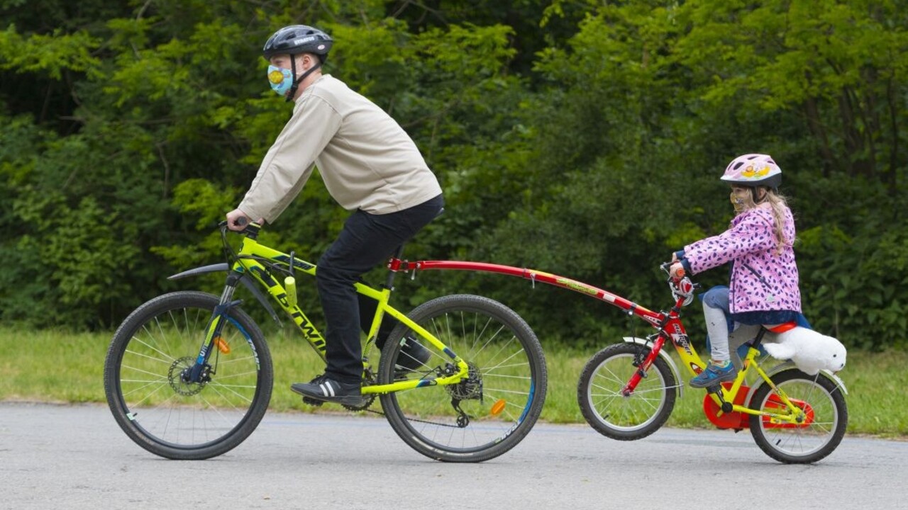 deti, rodičia, bicyklovanie, 1140x