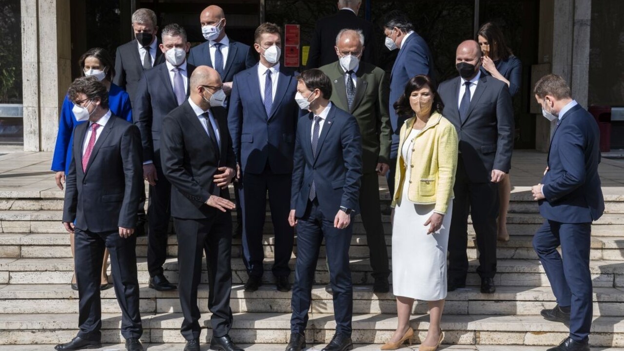 Reakcie na novú vládu: Po dôveru si prišli tí, ktorí ju premrhali