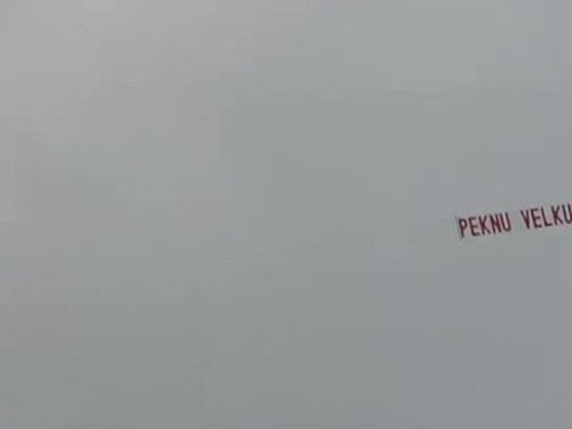 Veľkonočné prianie z oblakov. Pilot sa postaral o spestrenie sviatkov