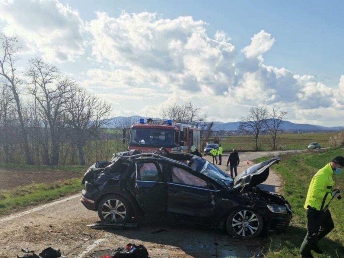 Hasiči z Pezinka boli privolaní k nehode, vyžiadala si dva životy