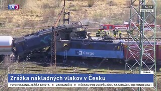 V Česku sa zrazili nákladné vlaky, zranených previezli vrtuľníkom