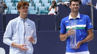 Turnaj ATP v Miami vyhral Hurkacz. Vo finále zdolal Sinnera