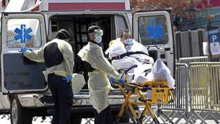 USA hlásia pokles úmrtí i prípadov, inde sa však situácia zhoršuje