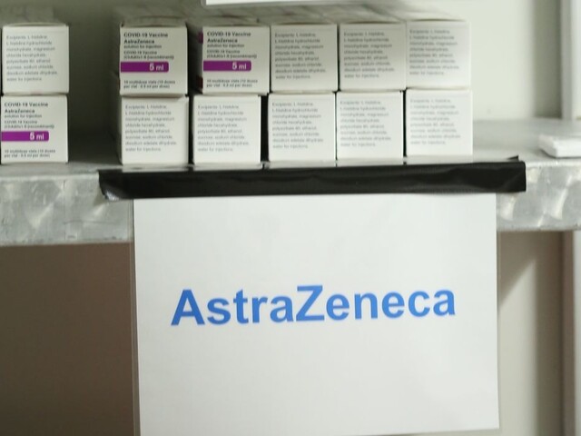 Zrazeniny súvisia s AstraZenecou, potvrdil člen liekovej agentúry