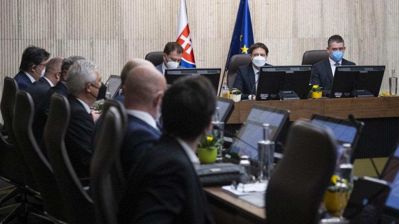 Vláda dvoch lídrov nebude fungovať, Heger môže rozhodnúť o úspechu referenda