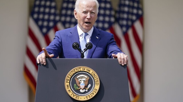 Biden sprísňuje pravidlá držania zbraní, predstavil sériu opatrení