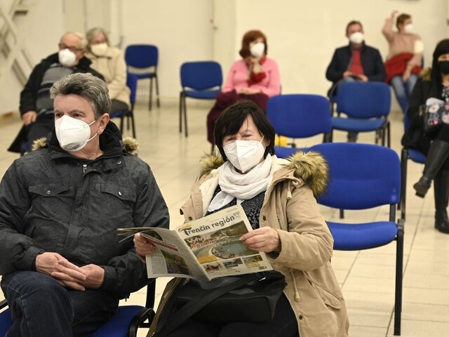 PCR pozitívnych je pod tisíc, hospitalizovaných výrazne ubudlo