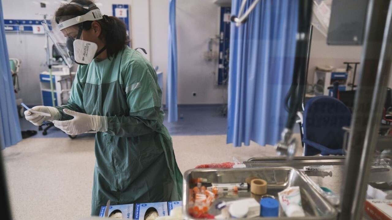 V Maďarsku pribudlo takmer 300 obetí, stúpol aj počet nakazených