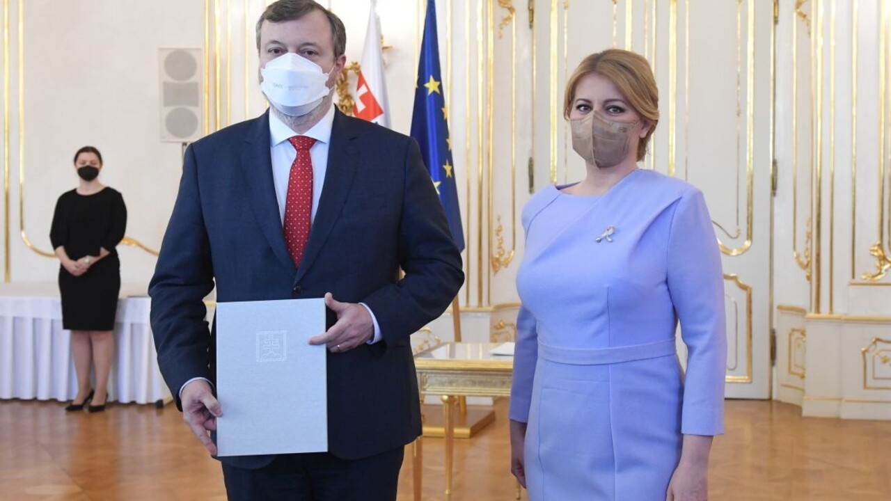 Staronový minister je späť. Krajniak predstavil svoje priority