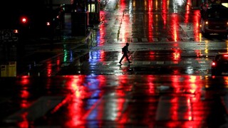 Štáty po celom svete sprísňujú. Zákazy sa dotkli miliónov ľudí