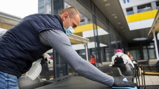 Covid automat prerokujú. Kedy uvoľnia niektoré opatrenia?