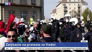 Protest vo Viedni sa skončil zatýkaním, ľudia sa snažili preraziť barikády