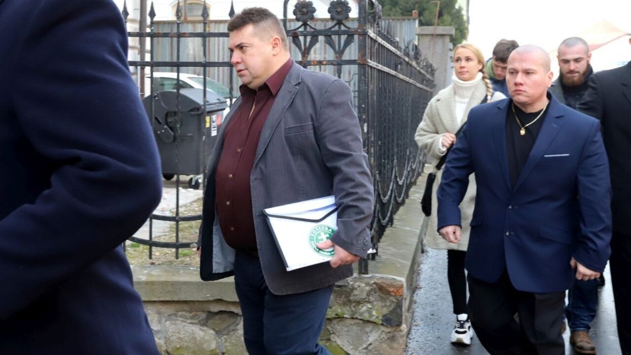 Pred pojednávaním zakričal Na stráž. Mužom sa bude zaoberať Najvyšší súd