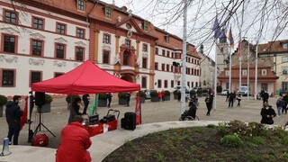 Nemci vyšli do ulíc, protestovali za sprísnenie pandemických opatrení