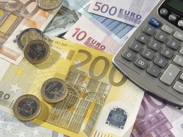 Príjmy do štátnej kasy neklesli, výpadok zachránil priemysel a spotreba