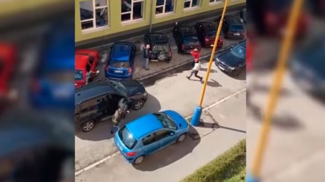 Lovci lebiek chytili muža, ktorý sa ukrýval 12 rokov. Ukázali video