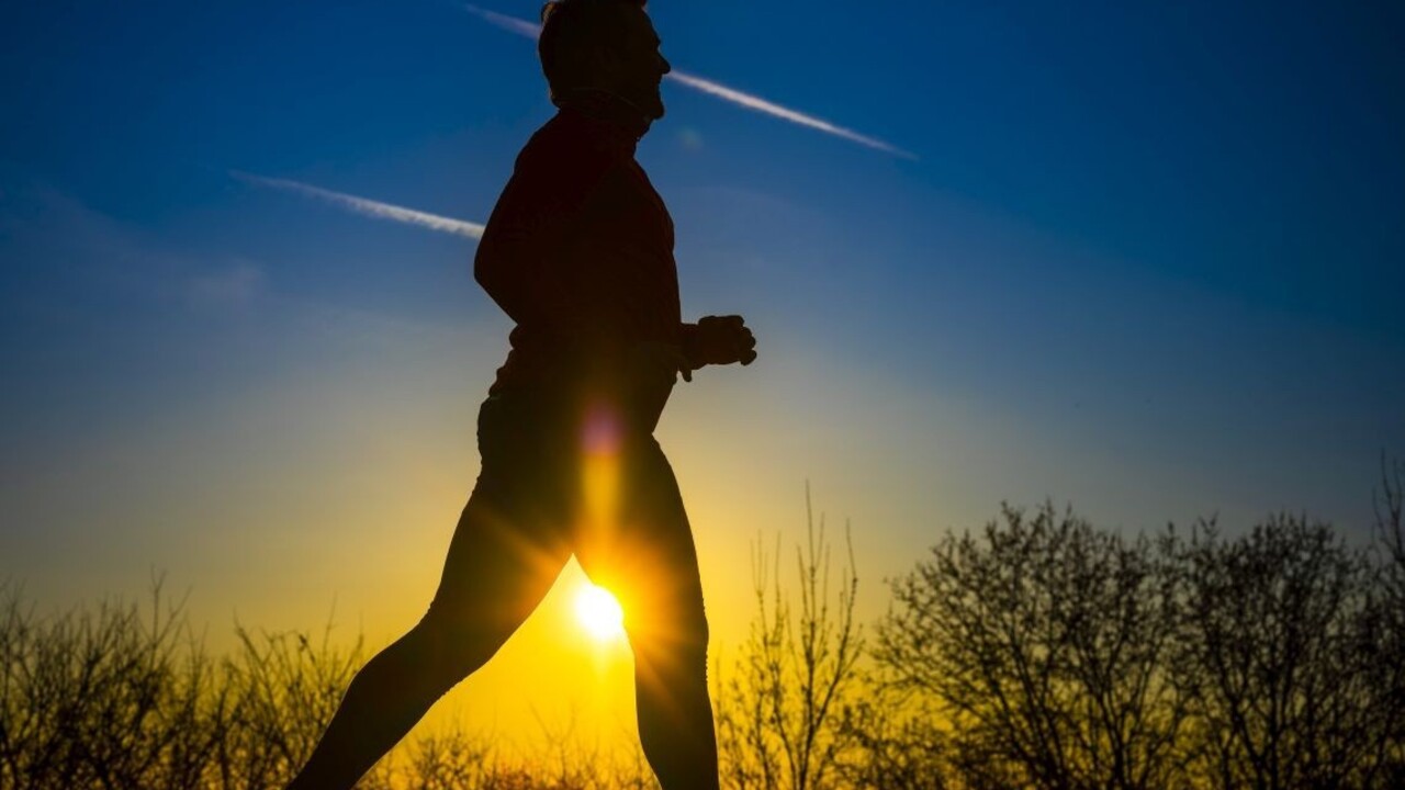 Česko pomaly uvoľňuje. Vonku sa už môže športovať vo dvojiciach