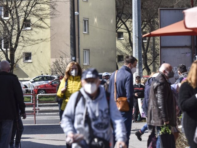 Čísla stúpajú. Koronavírusu podľahlo ďalších 10 ľudí, pribudlo vyše tisíc nakazených