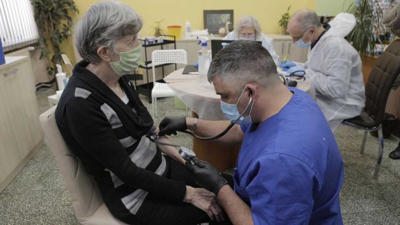 Bulharsko zvažuje koniec očkovania AstraZenecou, dôvodom je nízky záujem