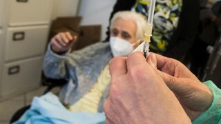Očkovanie v Michalovciach sa zlepší, nemocnica začína s výjazdami