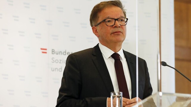 Rakúsky minister zdravotníctva odstupuje, vyčerpala ho pandémia