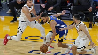 Steph Curry zdolal rekord, v celkovom počte bodov predbehol Chamberlaina