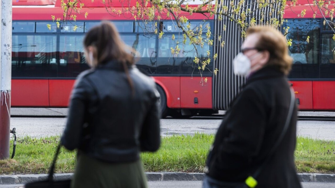koronavírus ľudia MHD Slovensko 1140px (TASR/Jaroslav Novák)