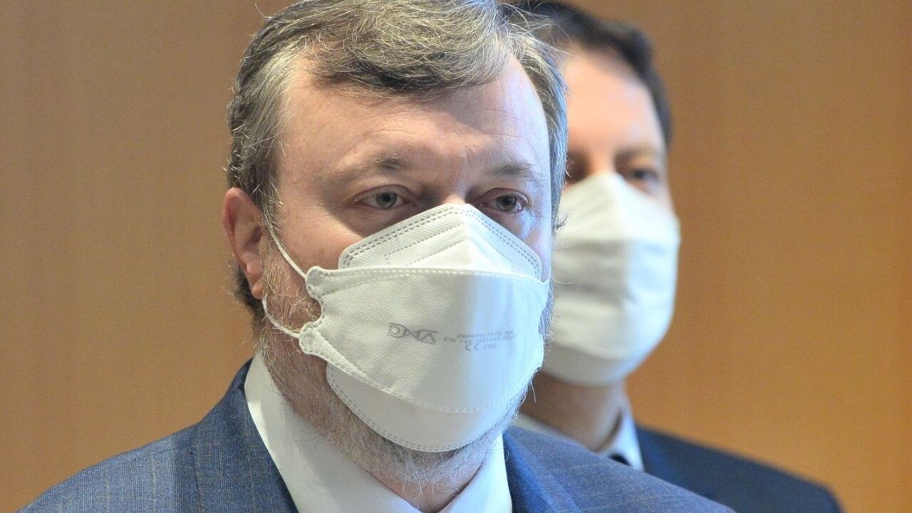 Krajniak sa bude pýtať na Sputnik. Podľa neho by sa ním mohlo očkovať