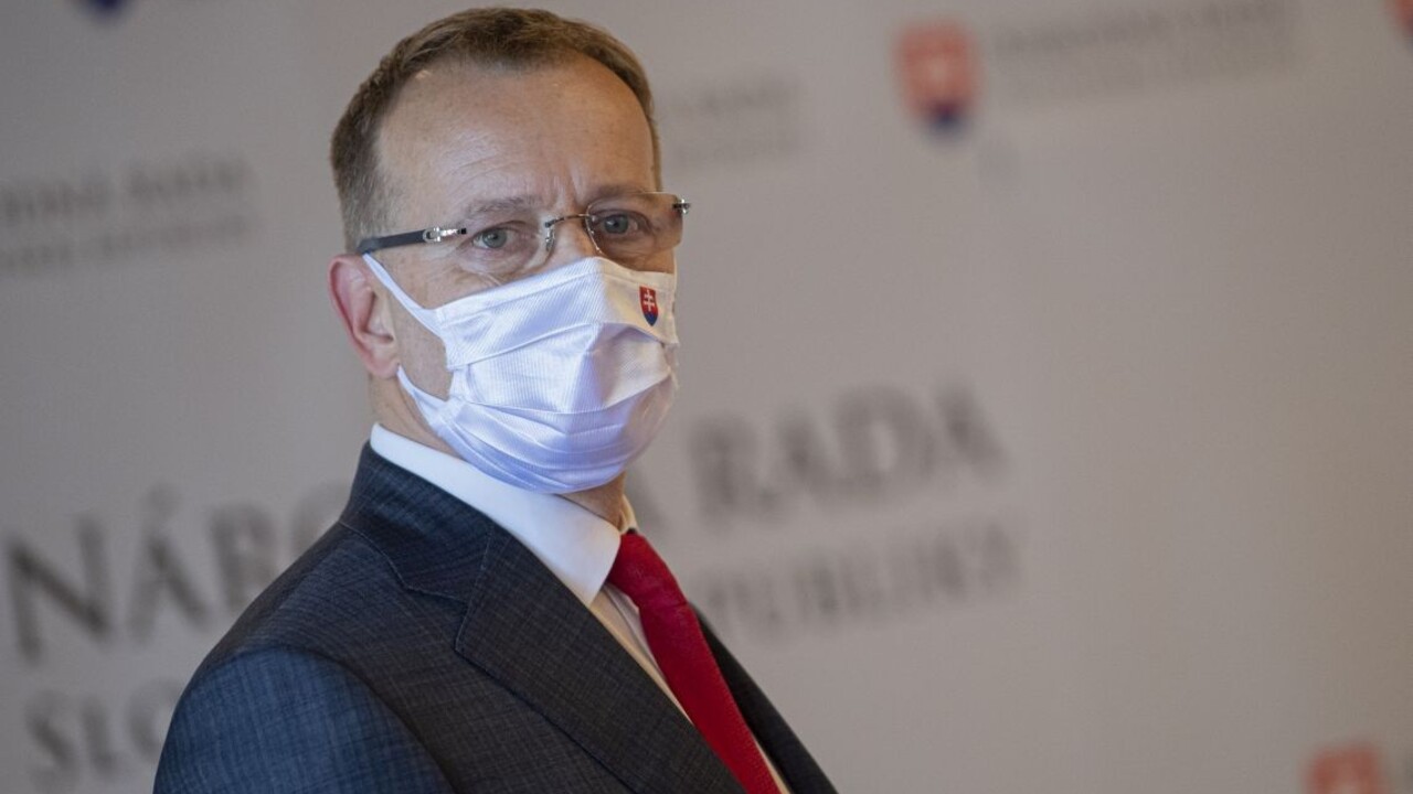 Je Heger autonómny? Šéf Sme rodina ťažko hľadal odpoveď