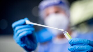 Pandemická komisia súhlasí, aby sa očkovaní nemuseli testovať