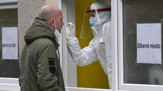 Sme pri vrchole omikronovej pandemickej vlny, už sa objavujú prvé náznaky poklesu