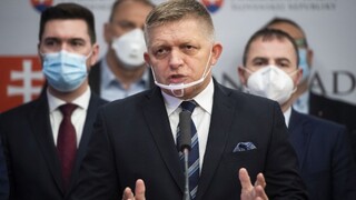 Fico chytil druhý dych, hovoria politológovia. V prieskumoch sa doťahuje na Hlas