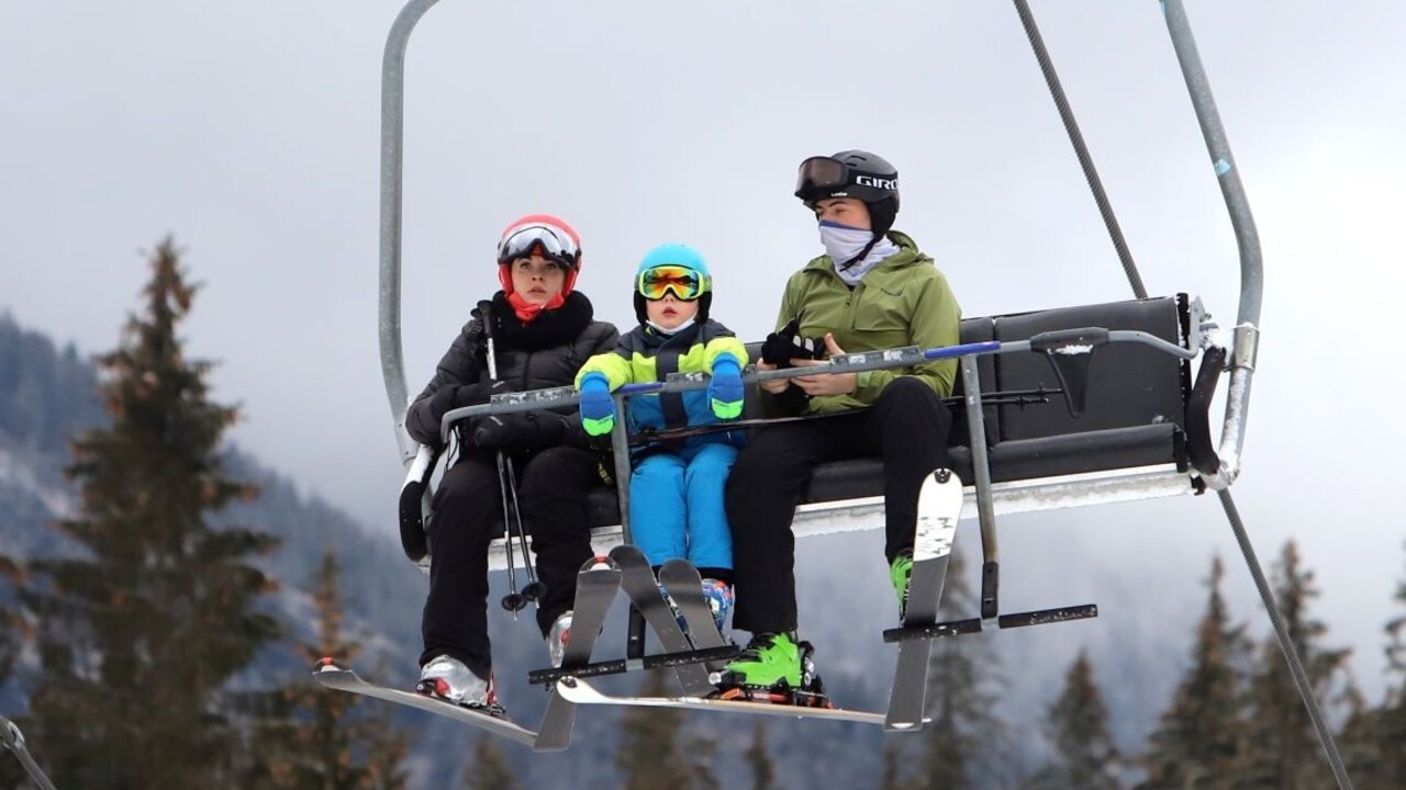 Viaceré strediská obnovia prevádzku. Lyžiari potrebujú test