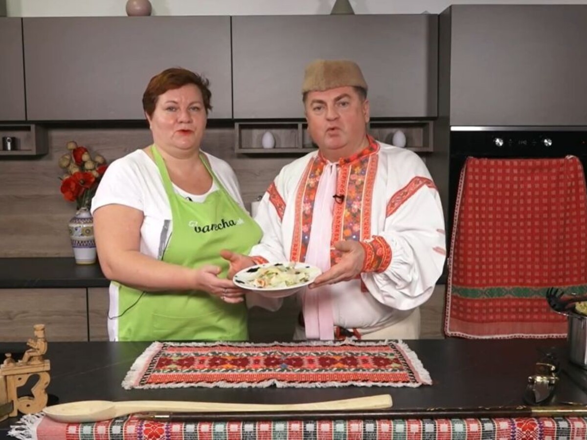 Teplý cestovinový šalát s kuracím mäsom