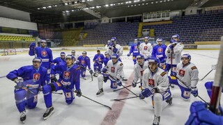 Hokejová reprezentácia sa stretla na prvom zraze, tím nie je kompletný