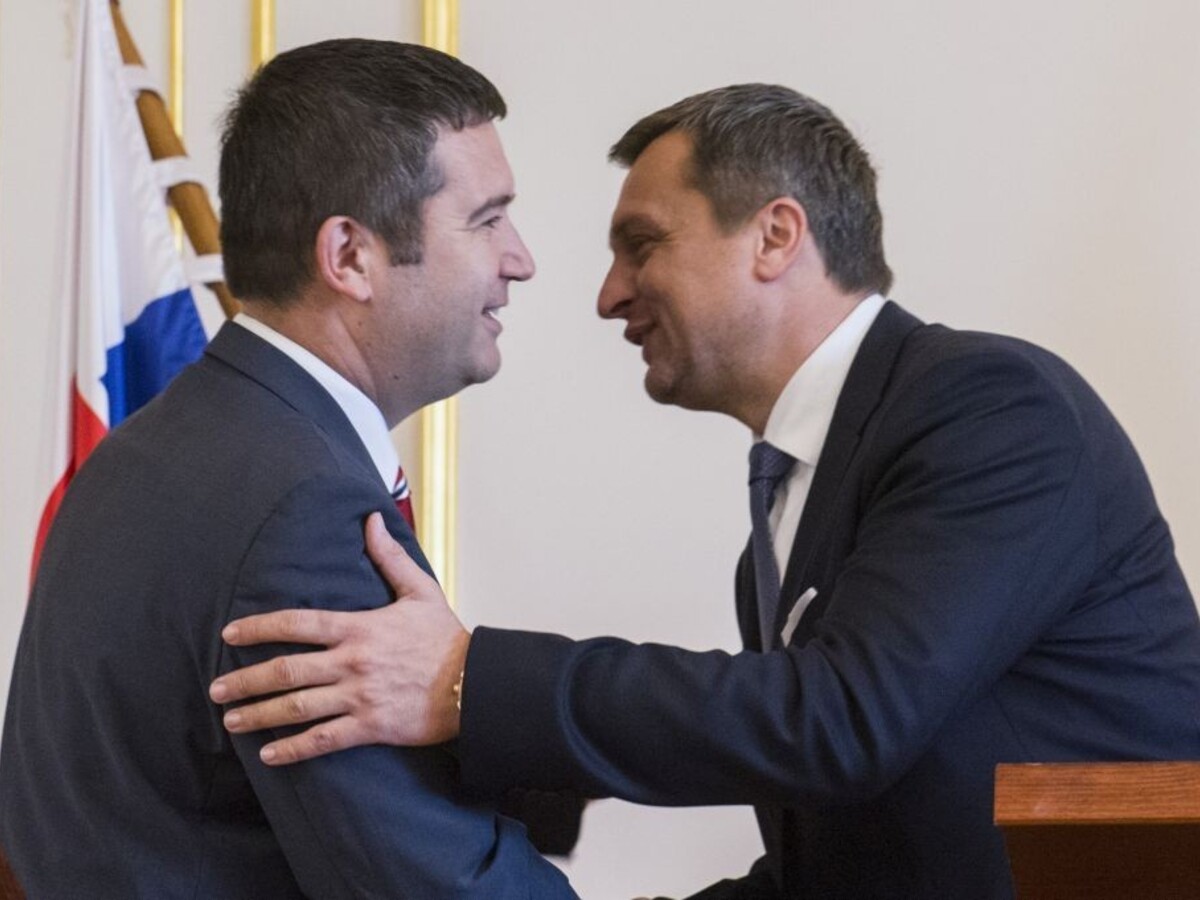 Hamáček s Dankom do Moskvy neodletia, Babiš im cestu zatrhol