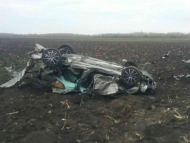 Hasiči zasahovali na poli, vodičovi v prevrátenom aute už nemohli pomôcť