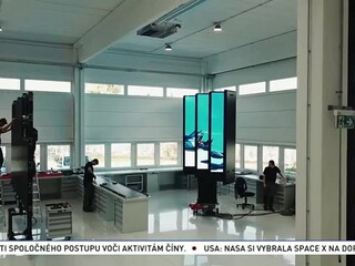 Nájdete ho schovaný v podlahe, predstavujeme nový skladací televízor