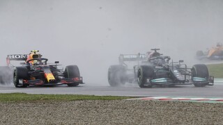 V nedeľu sa rozhodne o šampiónovi F1. Hamilton môže prekonať legendárneho Schumachera