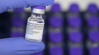 Únia objednala sto miliónov dávok Pfizeru, chce zrýchliť tempo očkovania